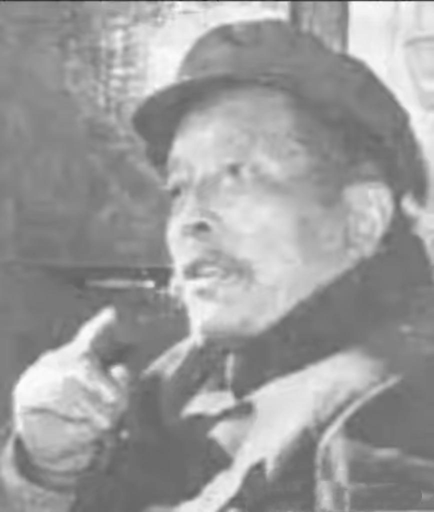 1940年，一个日本军医看中了季德胜的蛇药，他用枪抵着季德胜，呵斥道“交不交?”