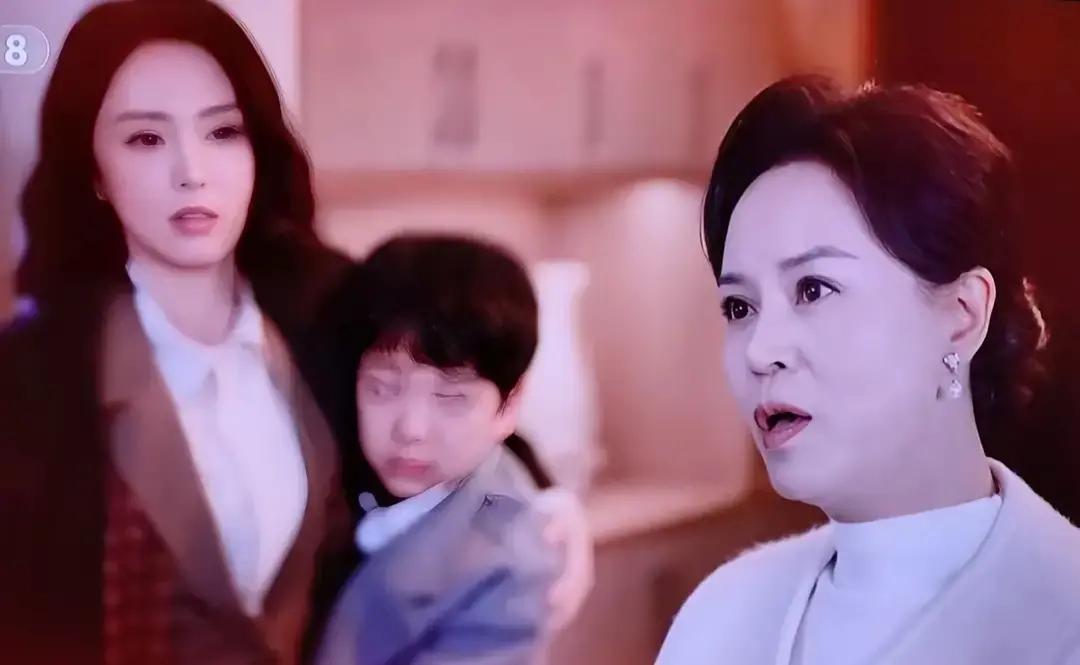 刘老师上线3分钟，观众血压飙
 
央八新剧刚播到第8集，沈晶妈一开口就把弹幕骂到