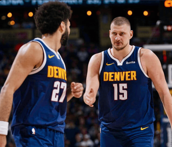 约基奇默里是历史第二对单场15+且命中率都低于30/20%的组合