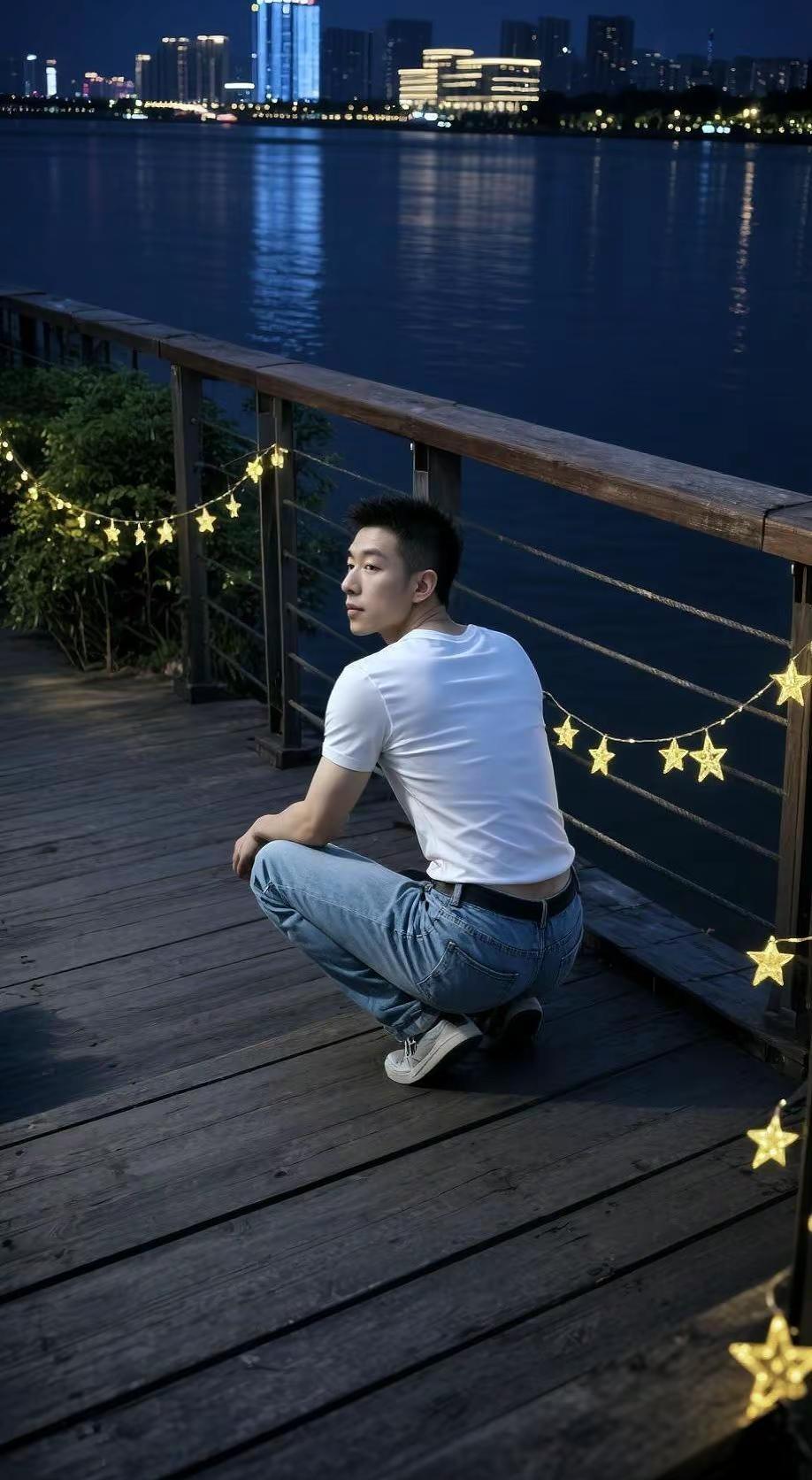 夜晚的独处时光 ，深夜一个人看夜景 ，夜晚的江边美景 ，🌹 秋晨醒来一丝凉，美