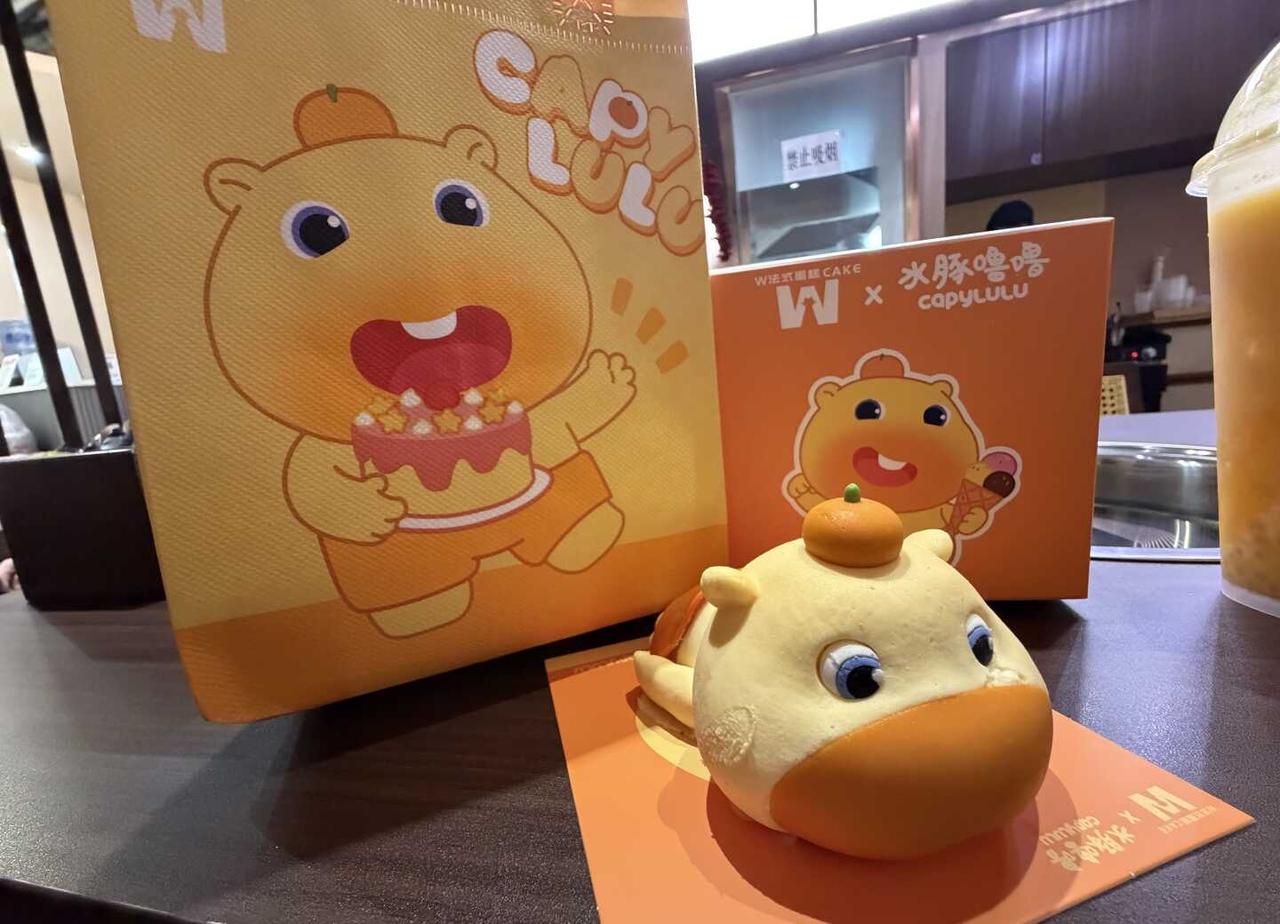 水豚噜噜
在餐厅一起share🍰
水豚 猪猪