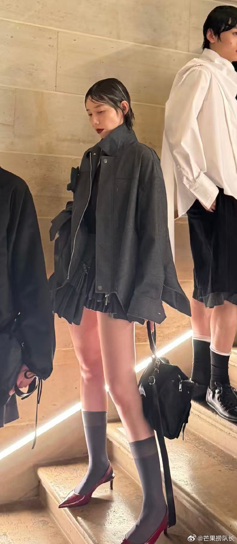 李斯丹妮巴黎走秀 李斯丹妮首次时装周走秀 谁看完循环播放走秀片段！冷调造型适配度