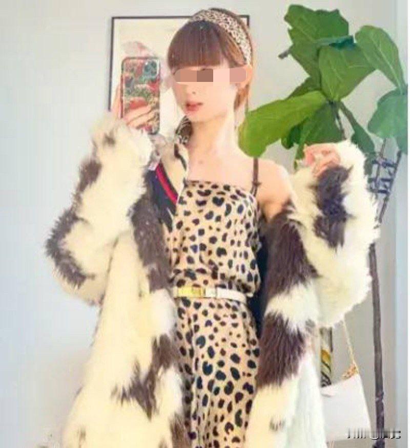 台湾网红美食博主钟某某
桃色黑料爆出利用美色换取免费用餐 

台湾的网红美食博主