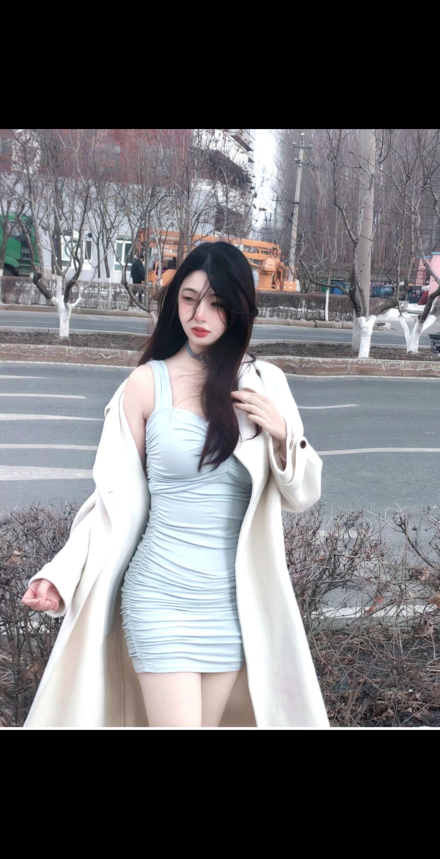 是谁返校啦？我的意思是我可以帮小学妹搬行李