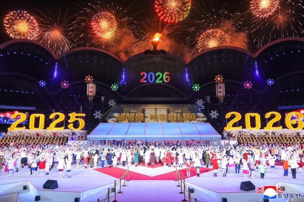 第一家庭在这跨年庆典上的座位安排还是很赞的，大位已定的意味非常确定，雪国上下人心