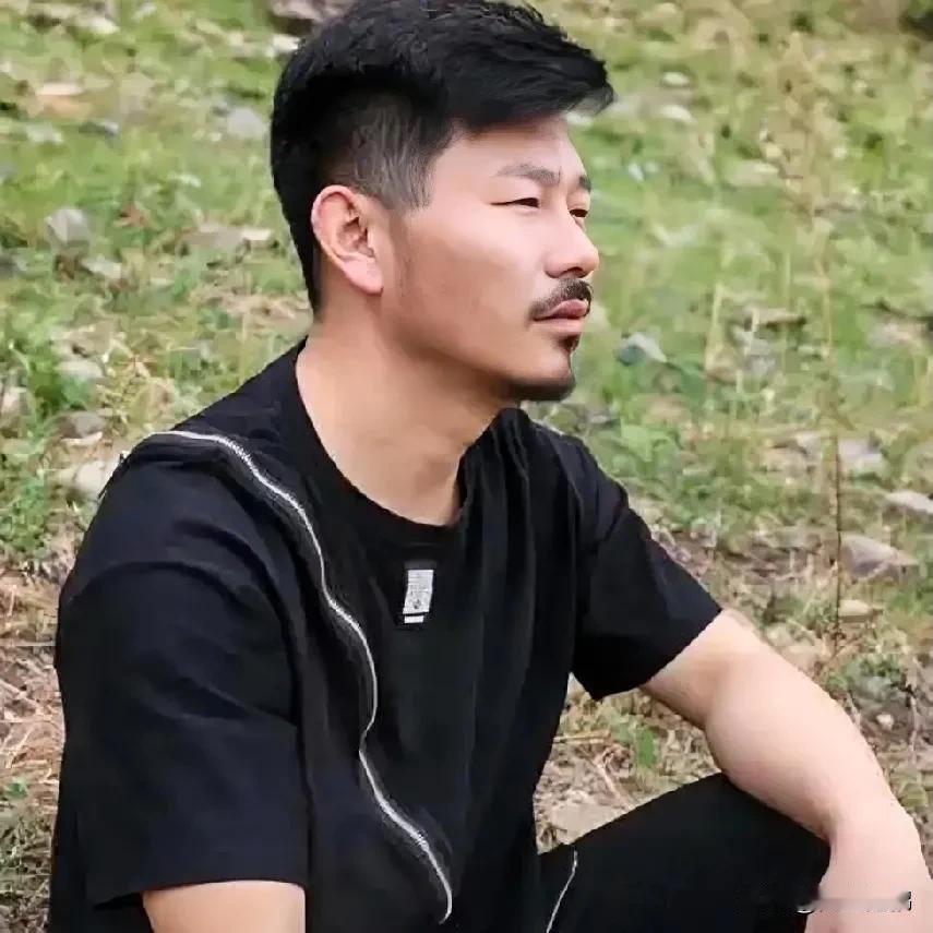做一位正能量的音乐制作人，路会走的更长远
大欢最近写了一首歌《悠悠苍天饶过谁》，