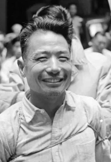 1949年，臭名昭彰的汉奸朱大同被枪毙，周围骂声不断，可他脸上却挂着笑容，陈毅知