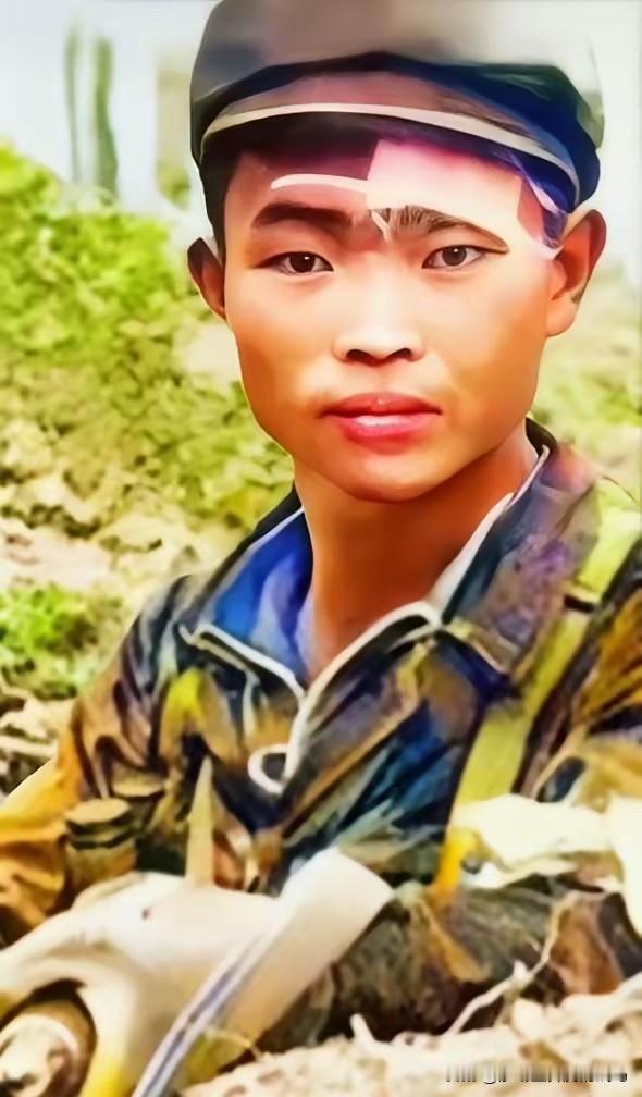 1984 年 7 月 12 日清晨，老山前线的雾还没散，18 岁的新兵小张突然捂