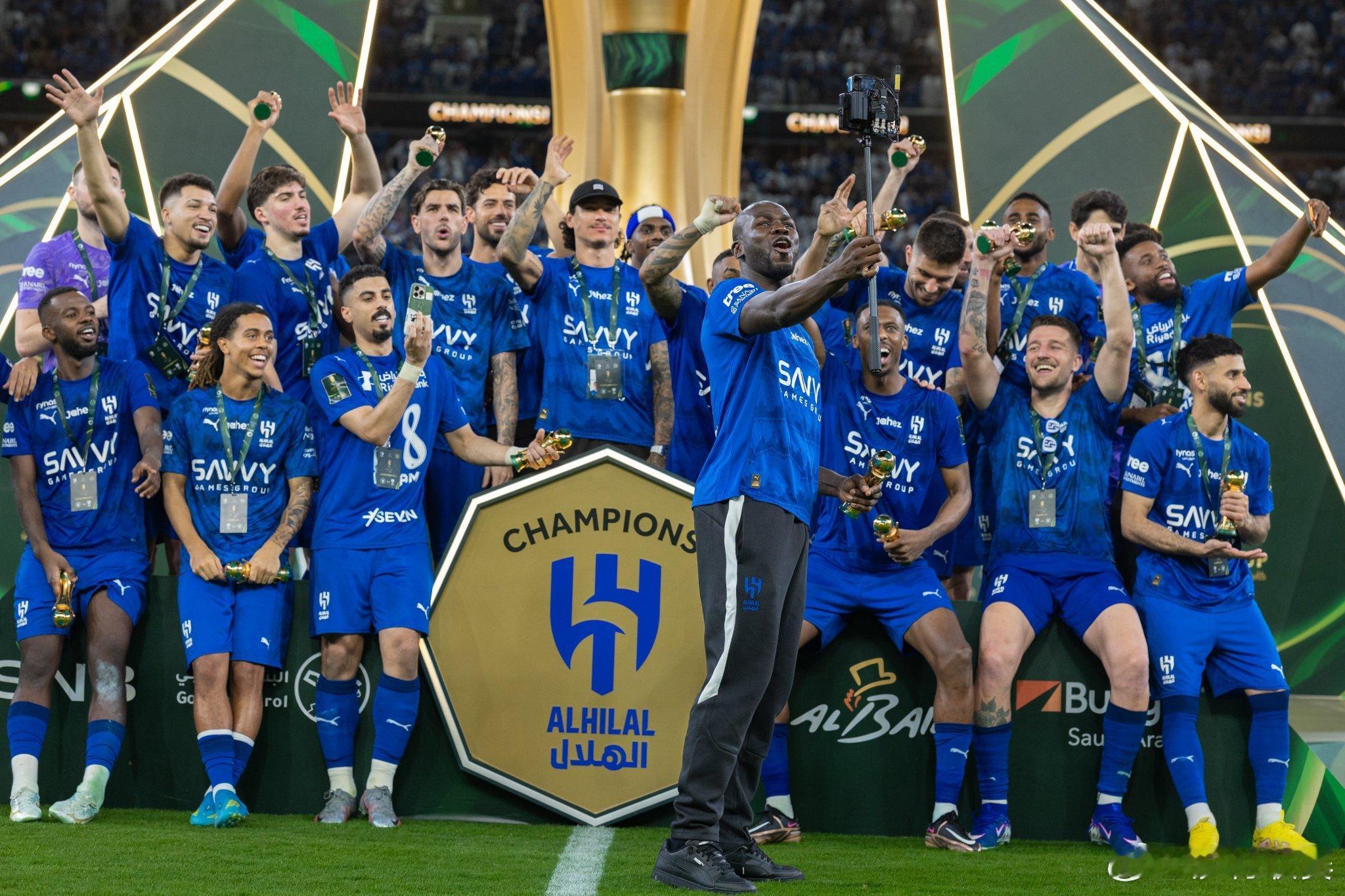🔵⚪️收官时刻🏆🇸🇦利雅得新月捧起冠军奖杯，本赛季沙特国王杯完美收官✨沙