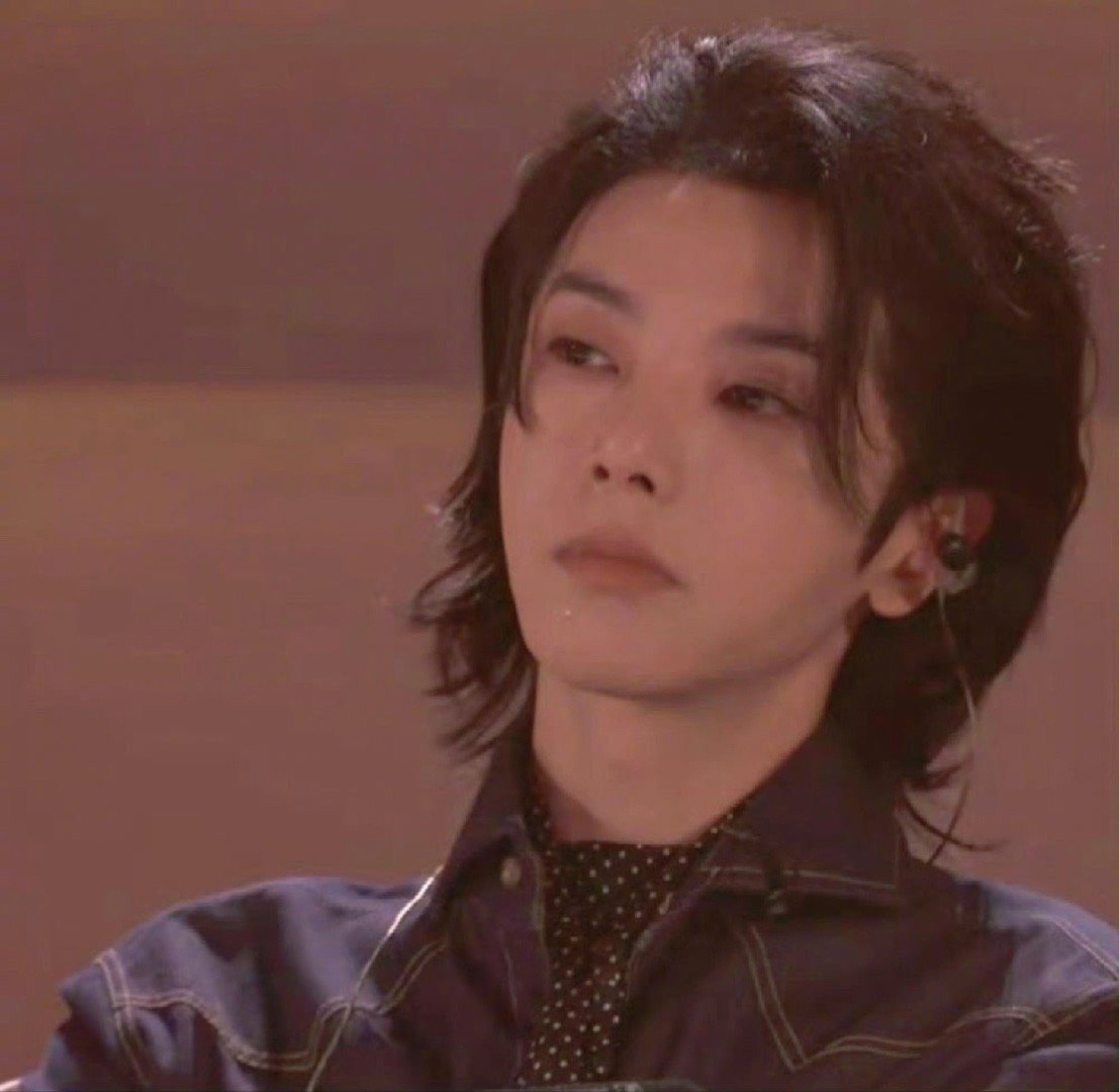 华晨宇听唱给妈妈的歌落泪声鸣远扬 被《声鸣远扬2025》这个舞台破防！李斌彬唱《