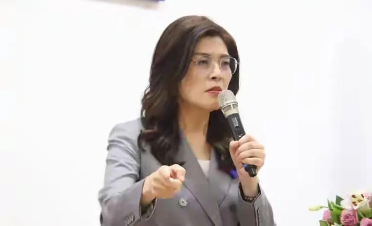 李四川这回尴尬了，郑丽文对蓝营划出底线！刘和然或迎来机会！
近段时间以来，蓝营在