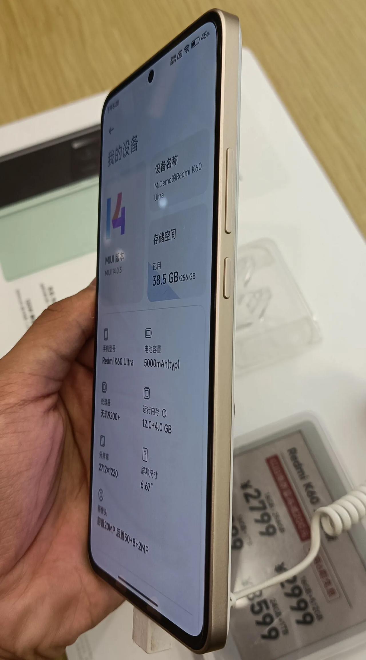 K60至尊版上手体验：6个优点和2个缺点。

先说优点：

1，颜值没问题，和小