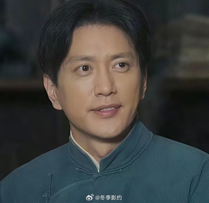 演员王仁君说，我来自山东聊城，初一跟着爸妈来北京定居，高考听爸妈的话，考上了法律