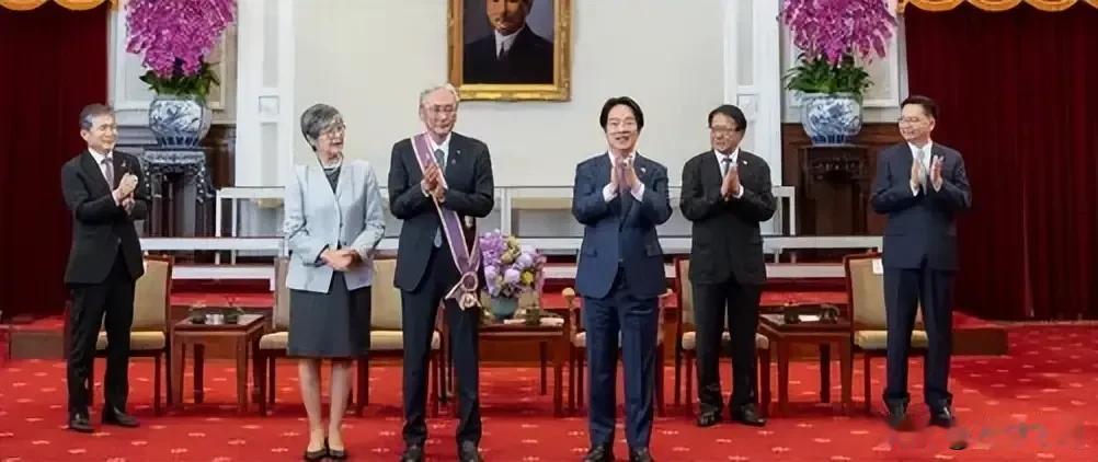拉拢日本右翼篡改历史叙事，赖清德“倚日谋独”图谋昭然若揭。

     赖清德昨