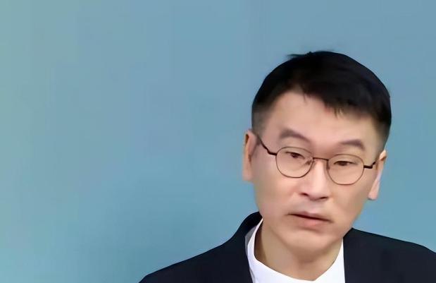 “台湾人基本不吃！”梁文杰这句轻飘飘的话，像耳光狠狠抽在台湾果农脸上。辛辛苦苦种