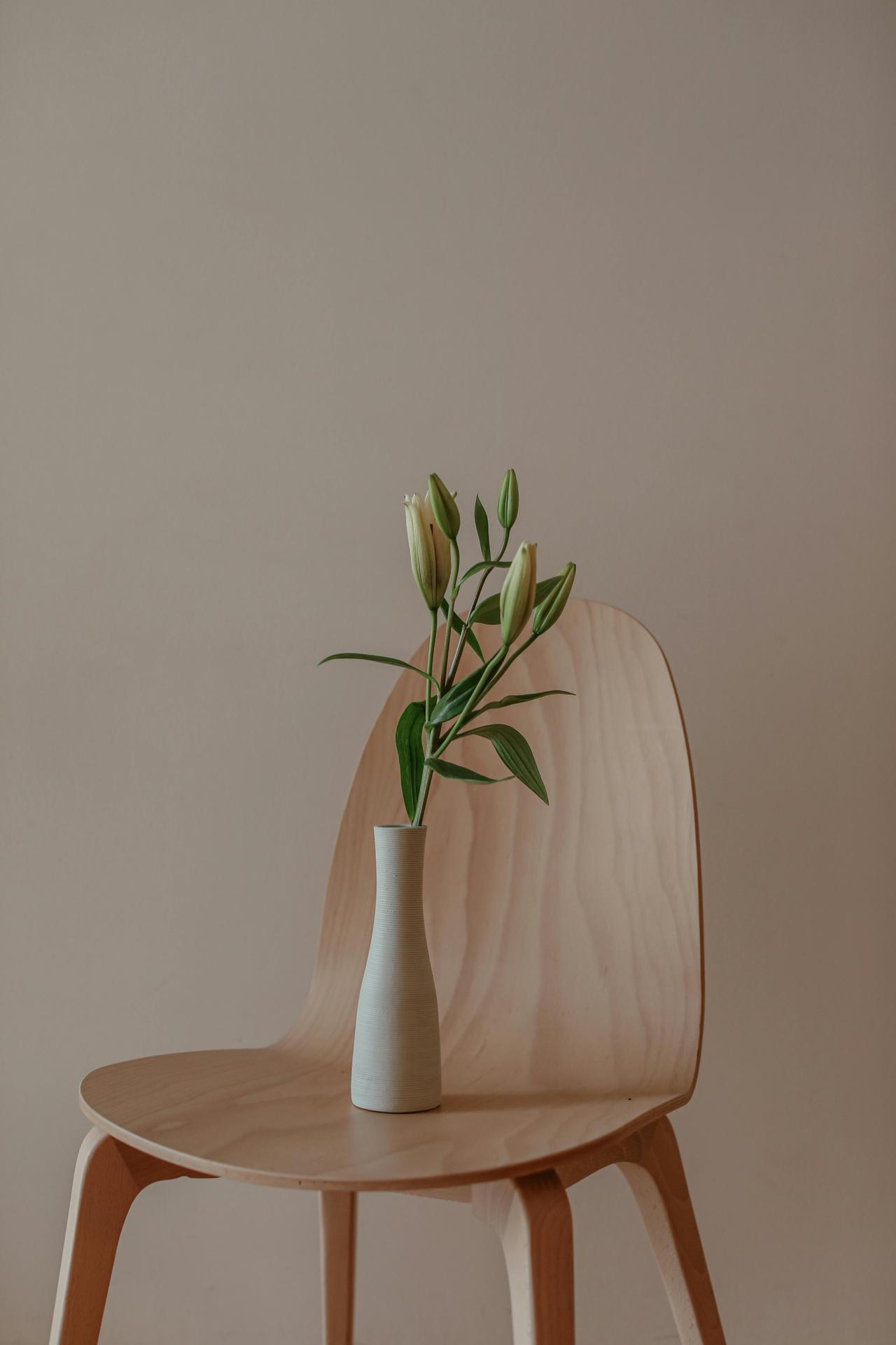 杨绛先生说：“人到了一定的年纪，一定要懂得把心情和脾气调成静音模式，然后不动声色