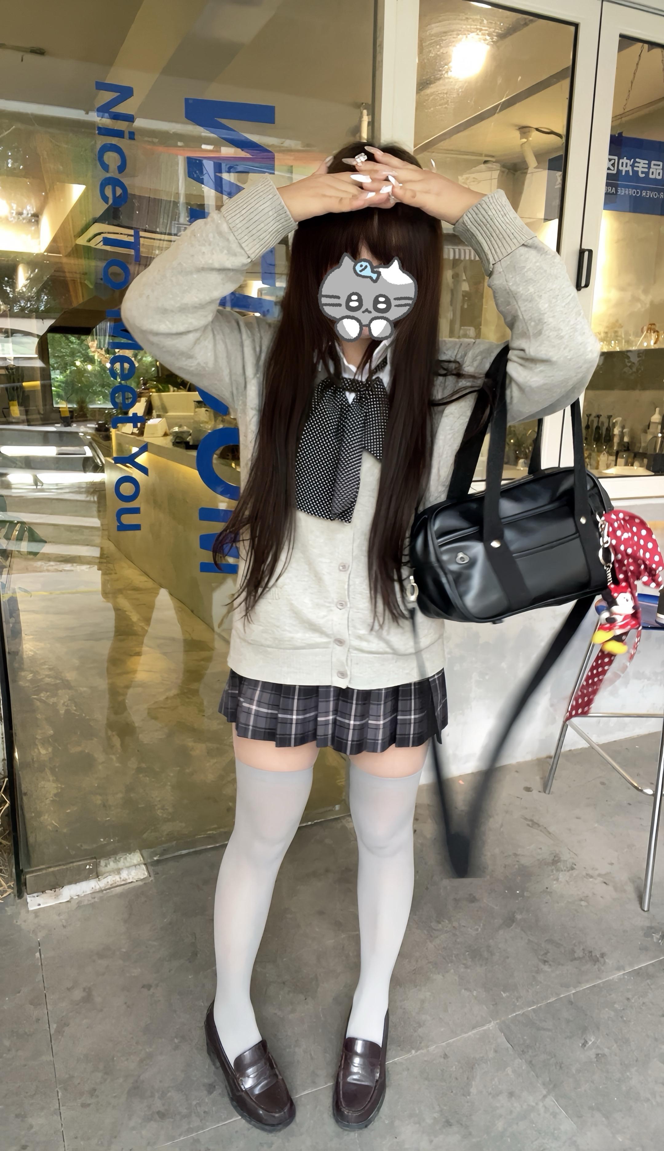 照片是我找角度拍的 难道在现实 你也会找角度看我吗…