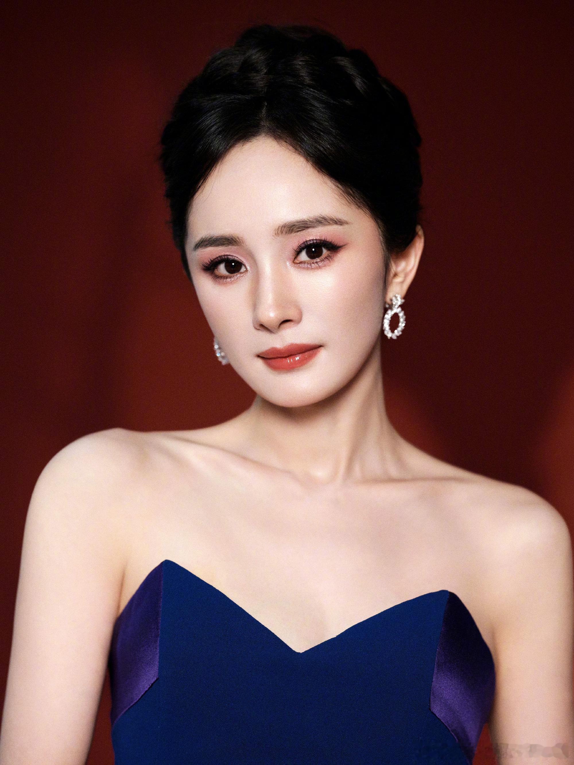 杨幂将出席尖叫之夜杨幂确定出席尖叫之夜 2025 尖叫之夜群星集结！杨幂确认出席