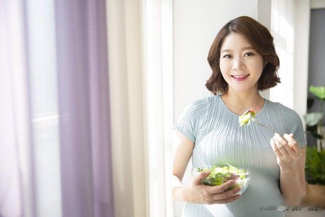 思思被一碗鸡腿困住，彩礼十万她主动垫上，婆婆越热情她越心虚
思思头一回去祝长安家