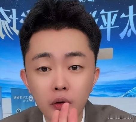 巴扎黑自称“互联网顶流”，母亲陪同出镜！

             巴扎黑也赶