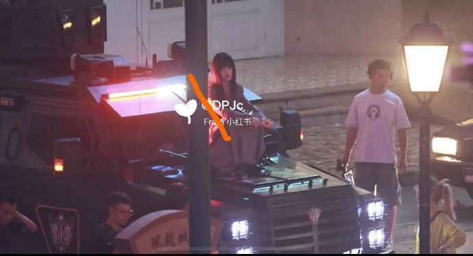鞠婧祎坐装甲车鞠婧祎坐装甲车路透 这个小苏绿夏今天又在哪干票大的了 