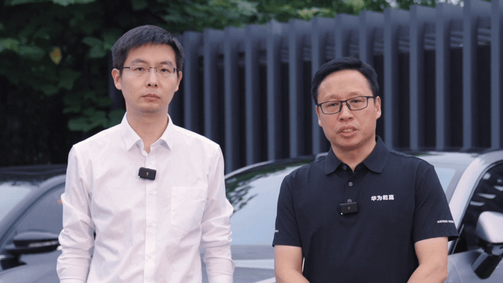 王兴兴体验搭载乾崑技术满配新车宇树王兴兴体验乾崑智驾ADS5 两大科技负责人线下