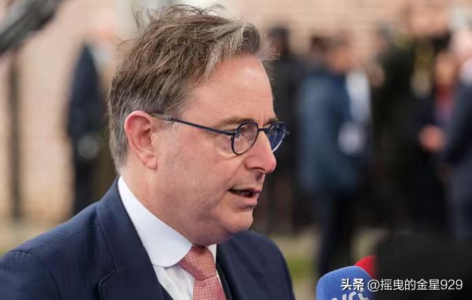 美国并没有完全站在乌克兰这边。有时候，美国更倾向于普京——比利时首相巴特·德维弗