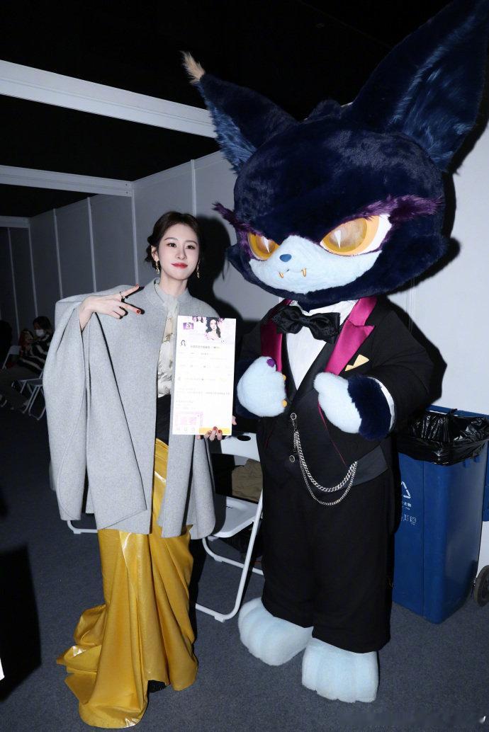 我的ID替我去了微博之夜 谁的粉丝幸福了！喵娲娲给微博之夜后台抓到担们带ID还合