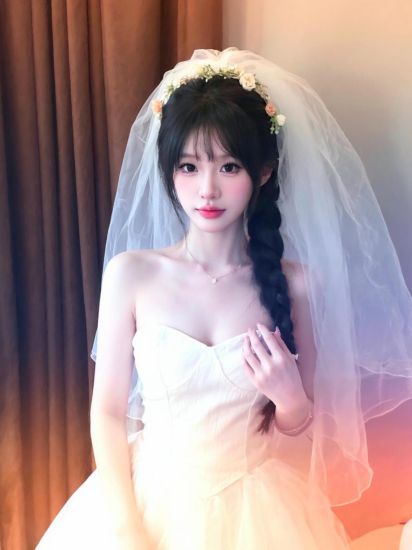 爱一个人是就算看见她虚伪 装 轻浮 谄媚也愿意照单全收吧