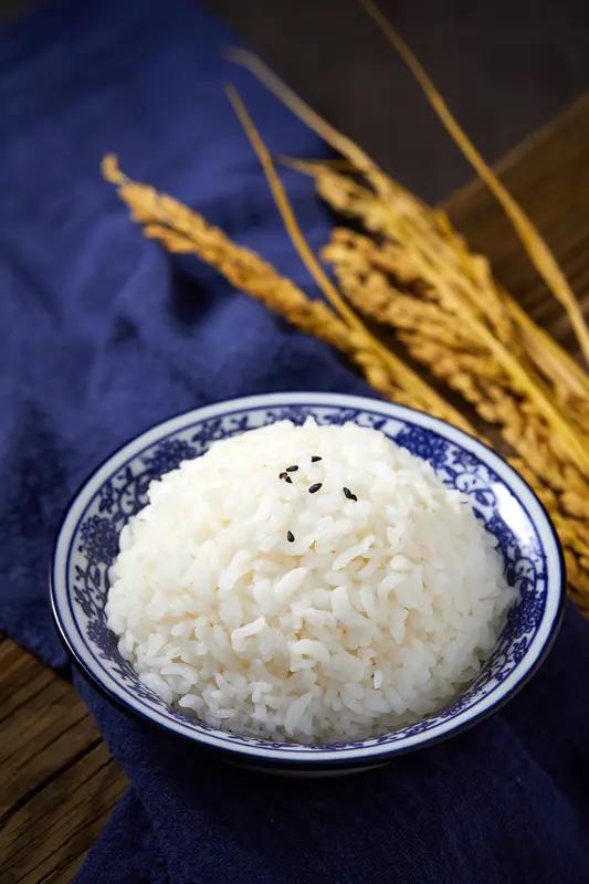 4月6日，陕西渭南华阴市陈聚德炒牛肉（华阴店）就餐时，7人3盆米饭收费78元！菜