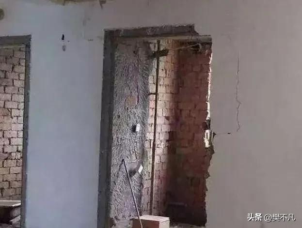 9400元装修款没谈拢，包工头拎汽油上门，直接把老板烧成重伤。

内蒙古满洲里，