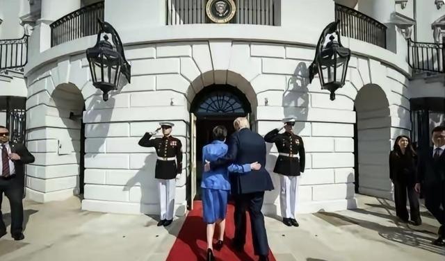 反差太大了！一张是 英国 前首相 撒切尔夫人 1987年访美，7月17与 美国 