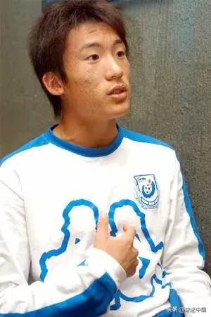 李春郁的足球生涯，是一部典型的“天才少年”与“现实困境”交织的成长故事。他18岁