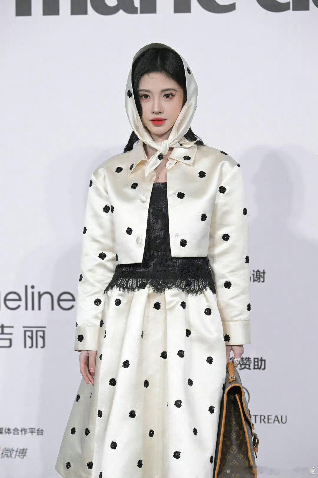 今日的嘉人红毯真是星光熠熠，鞠婧祎、陈昊宇、卢昱晓、程潇、周洁琼、李斯丹妮、娜然