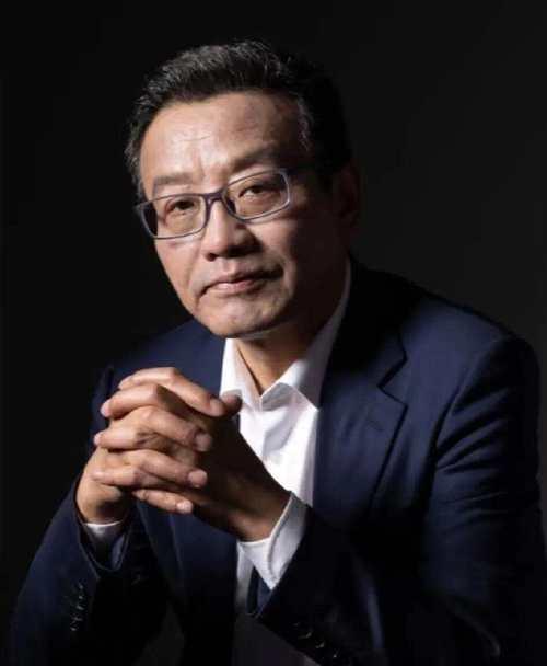 复旦王德峰这话太扎心！直言现在社会满是“逐利的火苗”，人人都盯着好处跑，要是只认