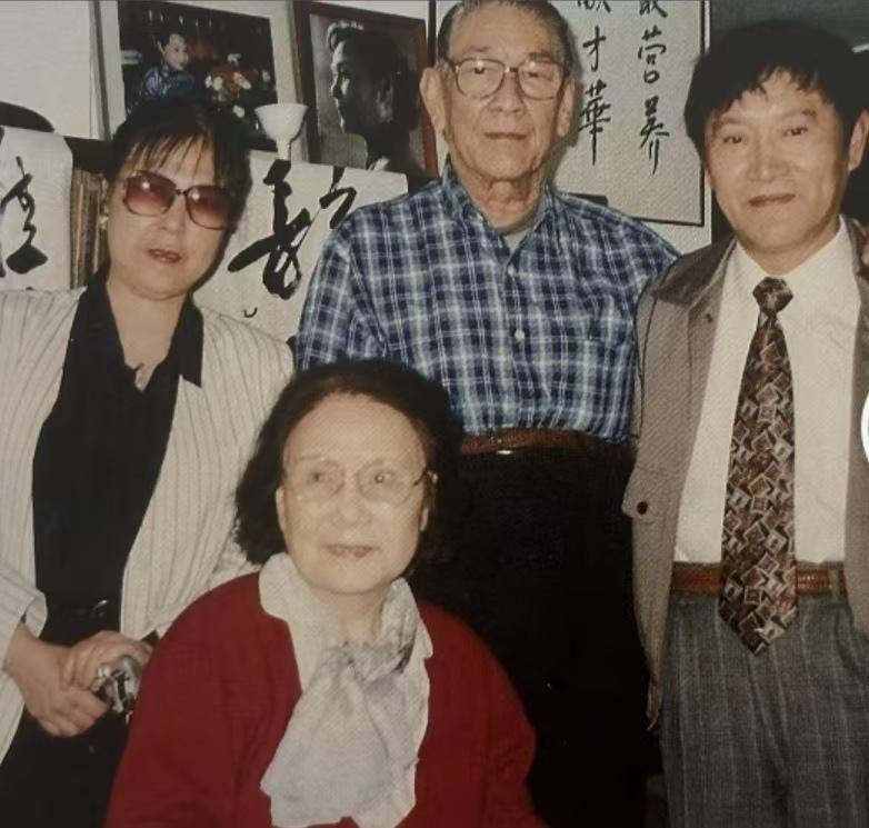 彼年，牛犇老师还显年轻，如今他也是90岁高龄的老人了，不过，身体很好，在一些电视