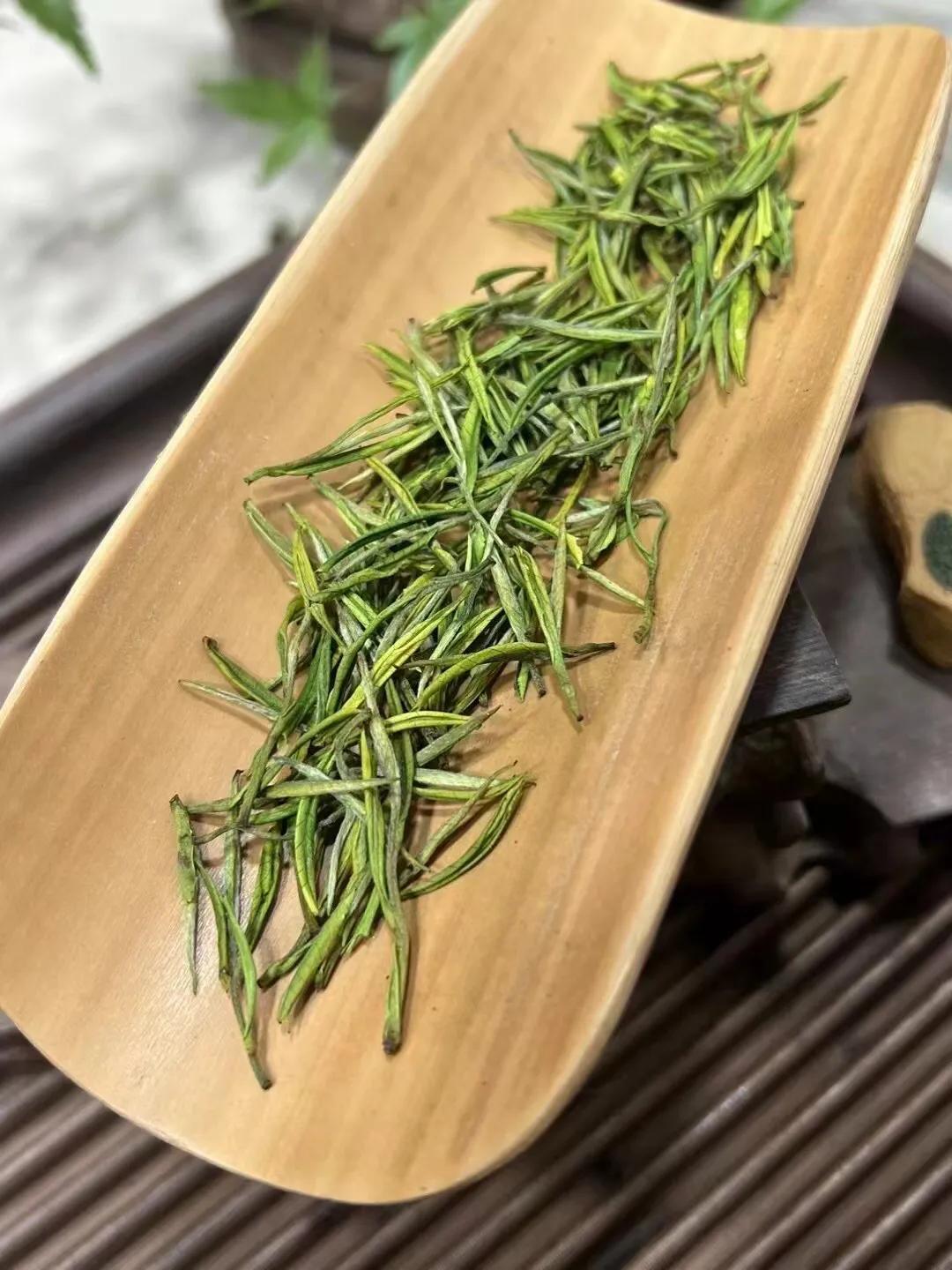 绿茶中的茶仙子，芽头肥壮匀整，茶芽分明，茶汤清澈明亮，入口鮮香爽口，回味甘而生津