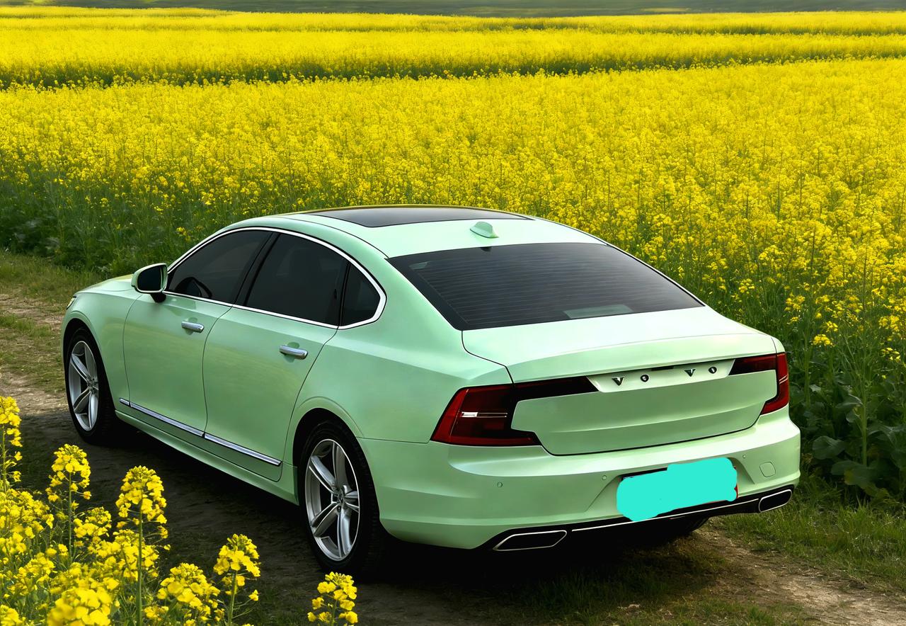 这是一台沃尔沃s90智雅运动版。但是如果你按照它的外形的话，你会不会把它想到了致