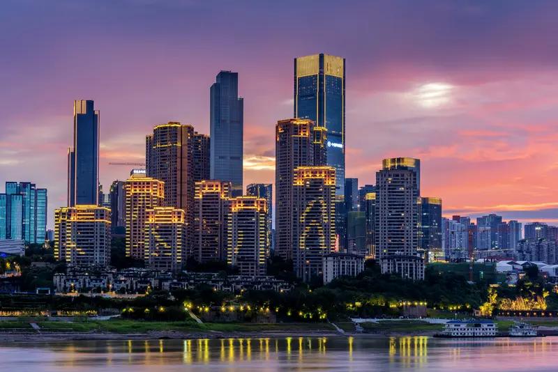 今天经过江北嘴，看到了之前购买的一个楼盘，新欧鹏教育城，让我想到了一个非常有意思