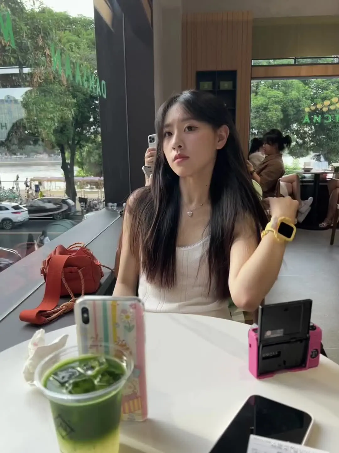我想要的幸福一定不是后知后觉的 我想要可以被我牢牢握在手心里的幸福