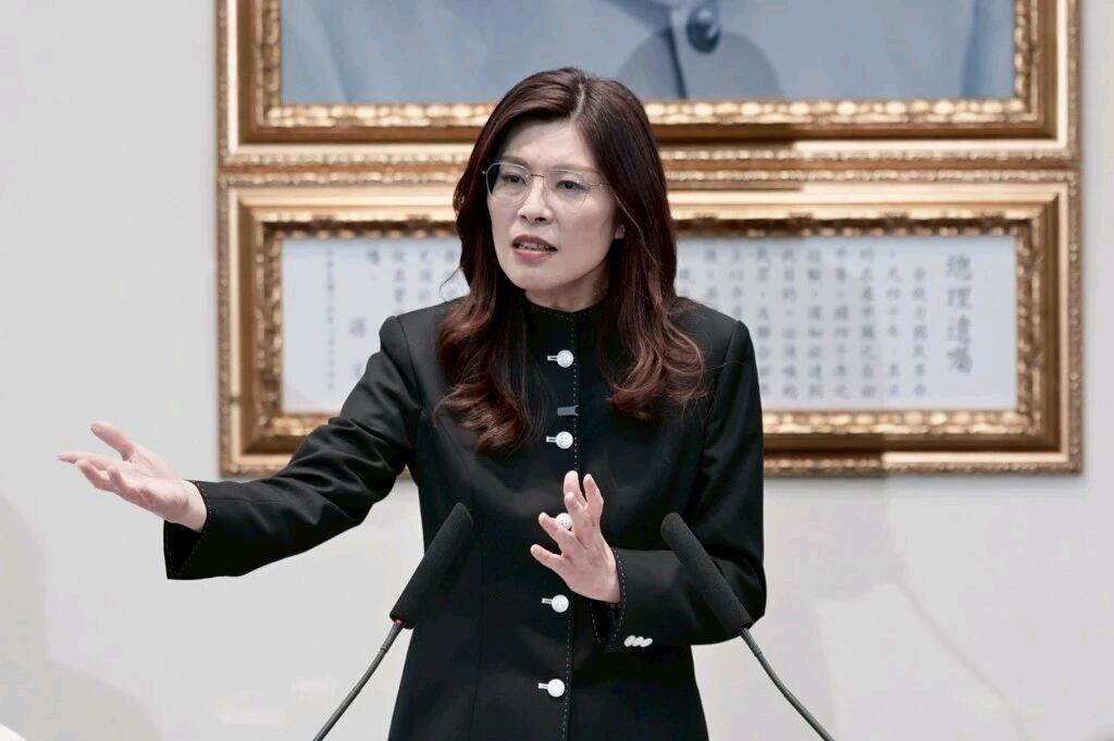 大家必须明确，郑丽文是国民党主席。她反对“台独”，坚持九二共识，主张两岸和，这些