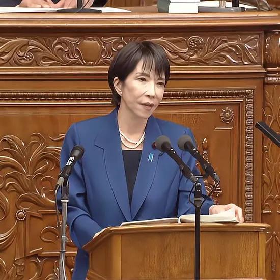 日本推动解禁武器出口是一个极其危险且值得高度警惕的举动，这一行为危害极大，动机不