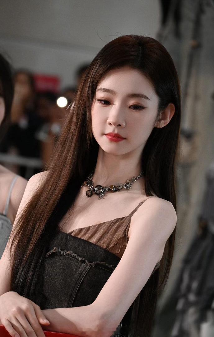 张艺凡戏外搓bgm戏里玩摇滚张艺凡甜心摇滚新娘 甜妹玩摇滚，这个反差我先爱了。张