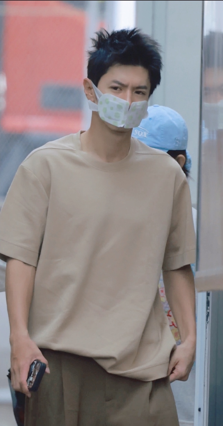 萌哭了 这么短的头发也炸毛 ​​​
