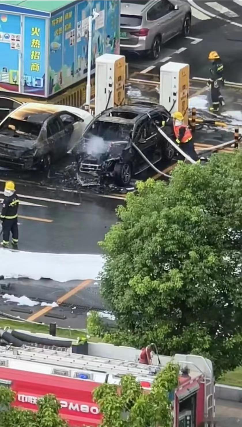 充电环节是热失控几率比较高的时候。#新能源汽车[超话]# ​​​