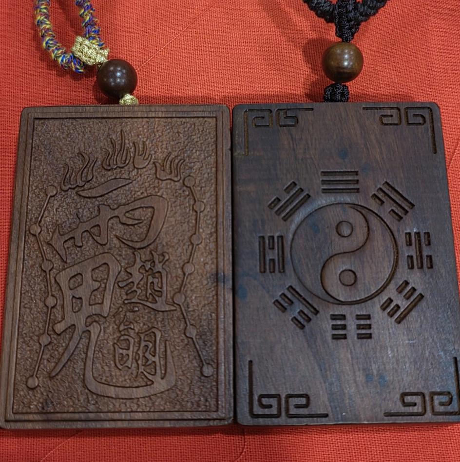 今天与众道友喝茶，聊聊道医与中医的区别。

道医是用道转化的术。

比如说望，通