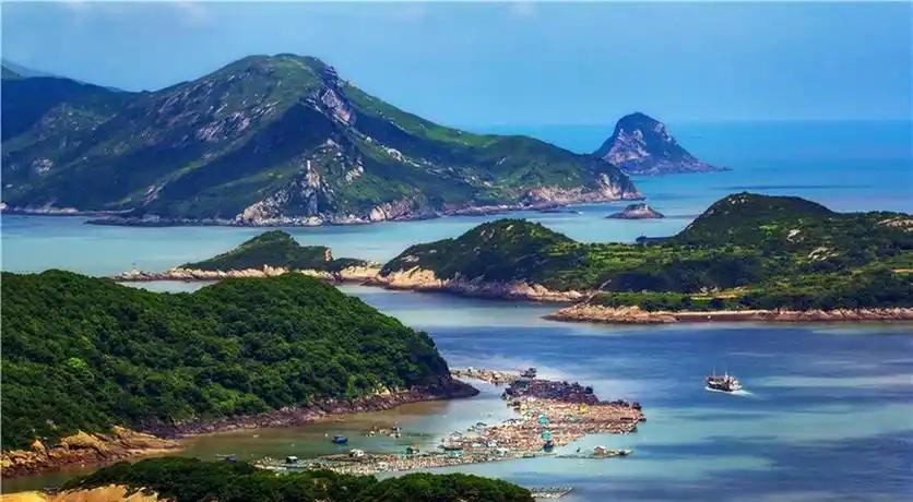 地球上最让美国头疼的地方，竟是福建一个小海湾。

它能轻松藏下好几个航母战斗群，