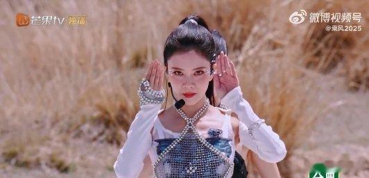 宋妍霏[超话]马吟吟宋妍霏者来女合作飞天马吟吟、宋妍霏与者来女共同演绎《飞天》，