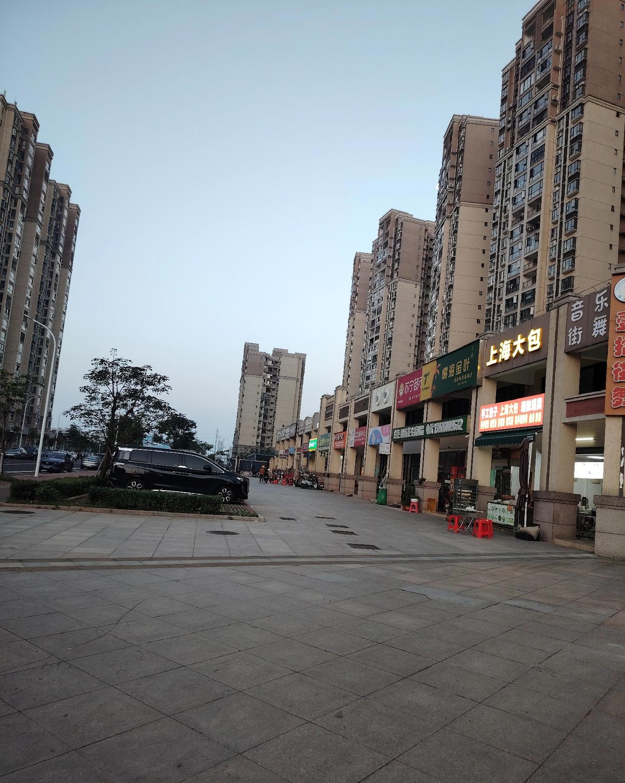 人生成就的多维绽放

人的一生，成就可体现在多个方面，共同绘就绚丽的人生画卷。