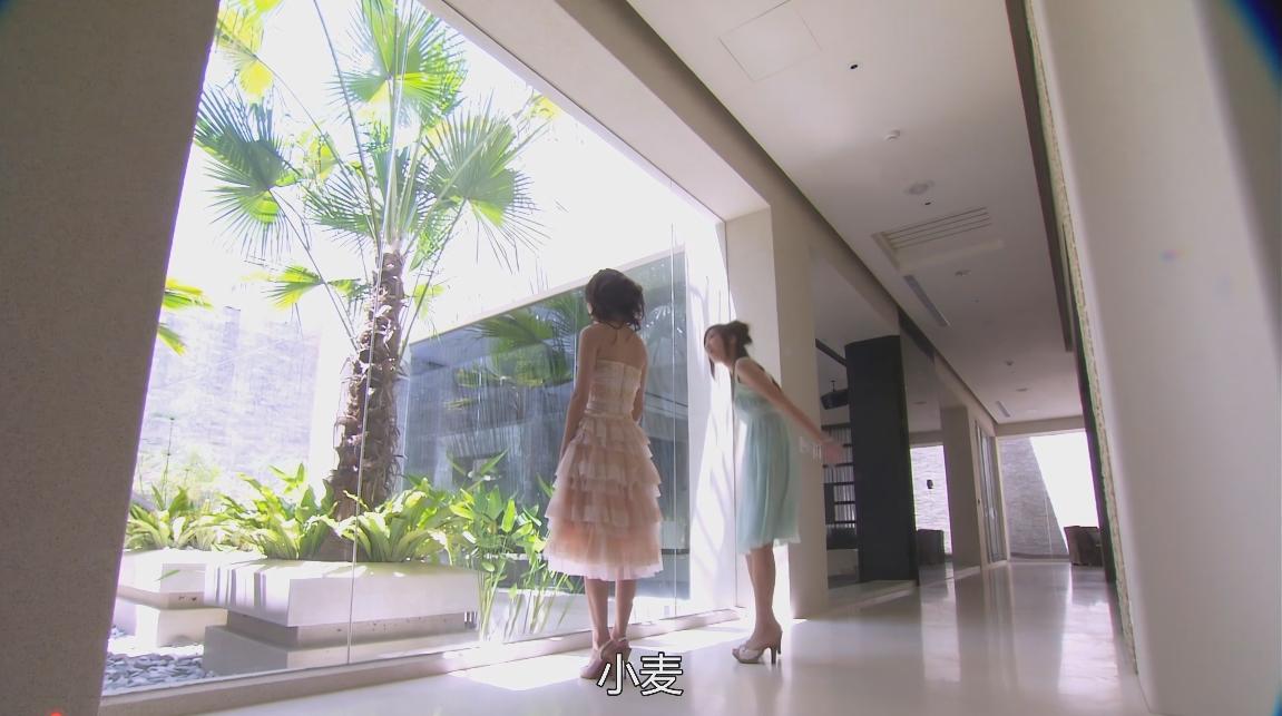 小时候就觉得小麦这套订婚礼服很好看，长大以后依然觉得满满的千金风。
#公主小妹#
